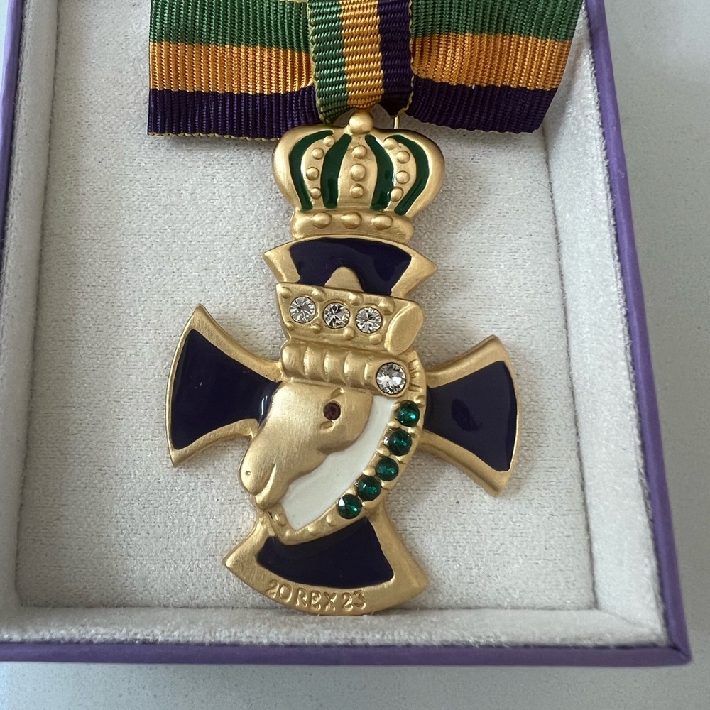 Mardi Gras Rex 2023 Crown & Enamel Ram Cross Pin- Navy, Green, Gold - Picture 2 of 5